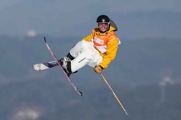 Australian teenager stretchered off after crash in Olympic practice