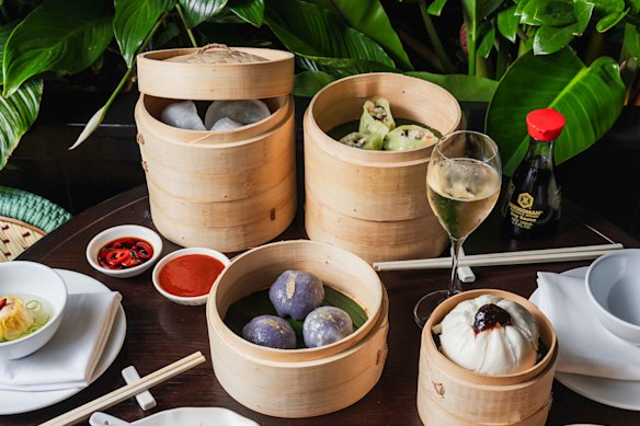 Stanley transforma seu yum cha na hora do almoço em um evento aos domingos.