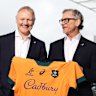 Current Wallabies head coach Joe Schmidt (L) and incoming Wallabies head coach Les Kiss.