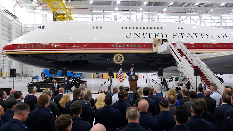 Trump forced onto older Air Force One as focus grows on rapid retrofit of new 747