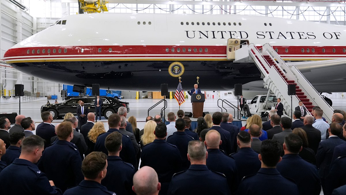 Donald Trump unveils new Air Force One that he’ll keep after leaving ...