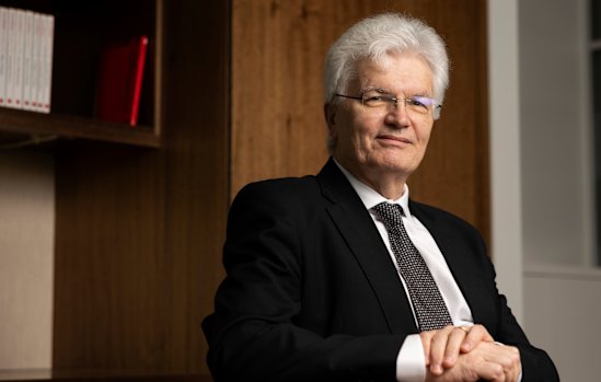 Former University of Melbourne Vice-Chancellor Glyn Davis will return to lead the institution after the tragic death of Emma Johnston. 