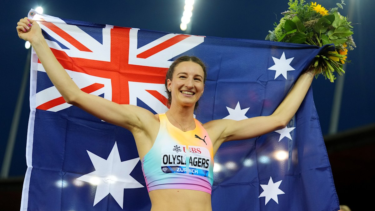 Aussie champion tastes victory, two world records fall