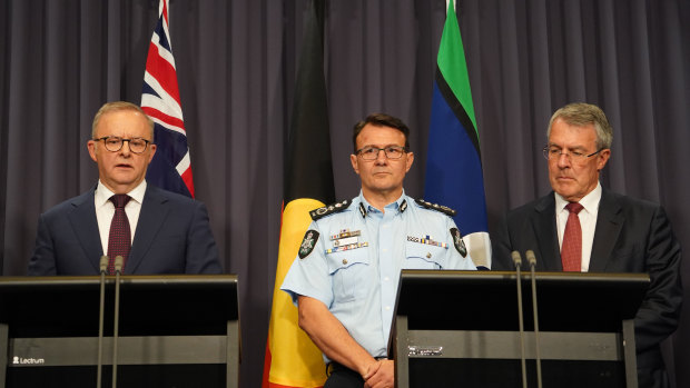 Australia news LIVE: Terror police hunt for synagogue fire suspects; Dutton won’t use indigenous flags as PM