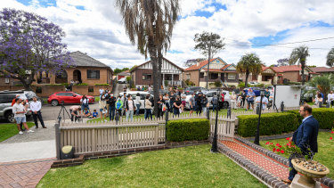 Large crowds, but fewer bidders, are turning out to Sydney auctions.