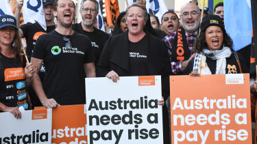 Better Than Nothing Minimum Wage Set To Rise By 21 60 A Week