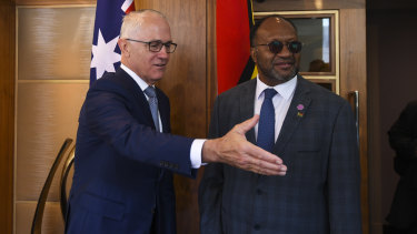 Australian Prime Minister Malcolm Turnbull met with Vanuatu's Prime Minister Charlot Salwai in London. 