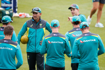 Tim Paine and Justin Langer with the Australian side at The Oval in 2018.