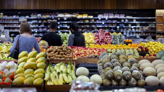 The Albanese government says its supports recommendations for a mandatory code of conduct for major supermarkets. 