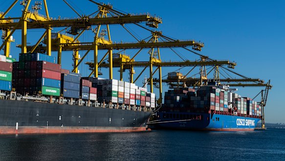 Industrial action at the nation's wharves has been stopped.