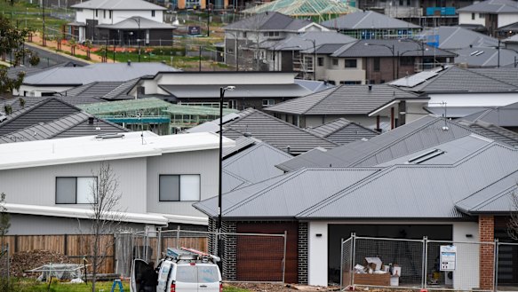 Banks have started cutting fixed interest rates.