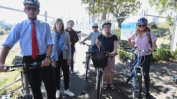Gavin Gilchrist, Jo Haylen MP, Sophie Cox, Cathy Brown, Mary Lordan and Kathy Bluff aren't happy about the state government's planned overpass.