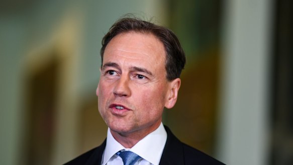 Federal Health Minister Greg Hunt has agreed not to back cuts to Medicare rebates for anesthetists. 