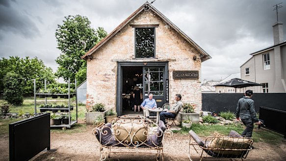 The 'oyster pink patina' of Deadwood, on Duncan Street, Braidwood.