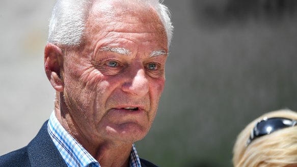 Former AFP commissioner Mick Palmer wants to publicly debate Mr Fuller on the use of strip searches.