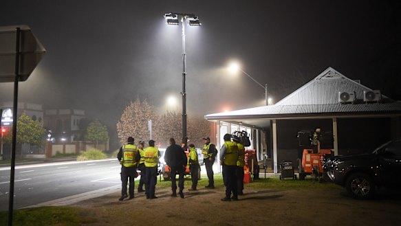 NSW Police setting up the check point on the state's border with Victoria.