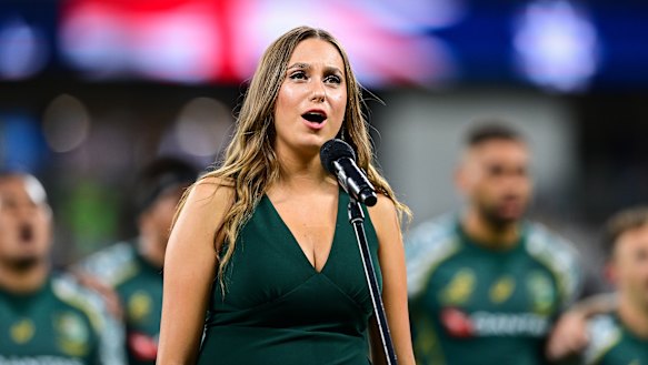 Olivia Fox sings the national anthem ahead of Wallabies and Argentina.