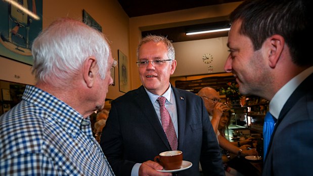 Prime Minister Scott Morrison and Opposition Leader Matthew Guy meet Pellegrini's co-owner Nino Pangrazio. 