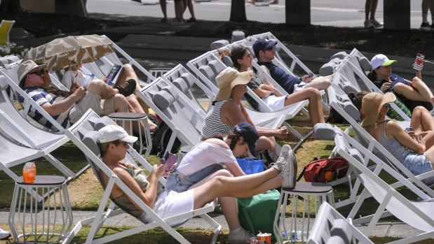  Here's one way to spend Australia Day ... at the tennis. 