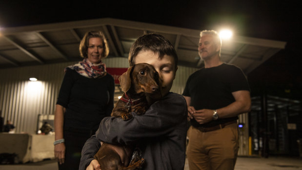 Dachshund Pip reunited at Sydney Airport with the Eilbeck family.