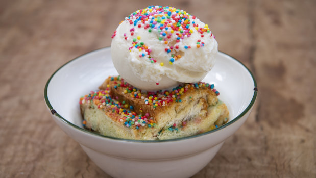 The fairy bread 'n butter pudding tastes like happiness. 