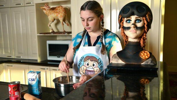 Josie Komninos is 17 and has a business making amazing cakes, as well as going to school.