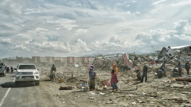 Overwhelming smell, dust and destruction at Talise beach, Palu.