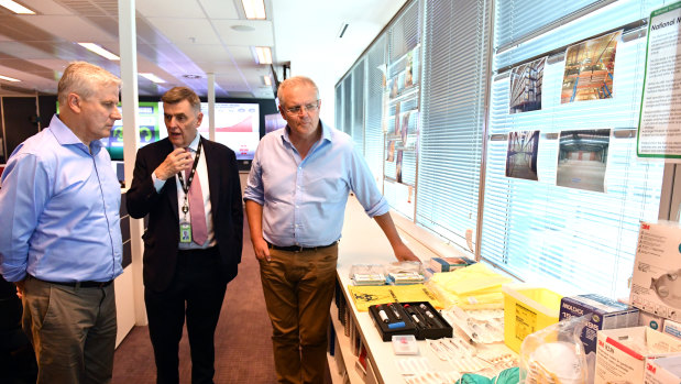 Deputy Prime Minister Michael McCormack and Prime Minister Scott Morrison are updated by chief medical officer Brendan Murphy.