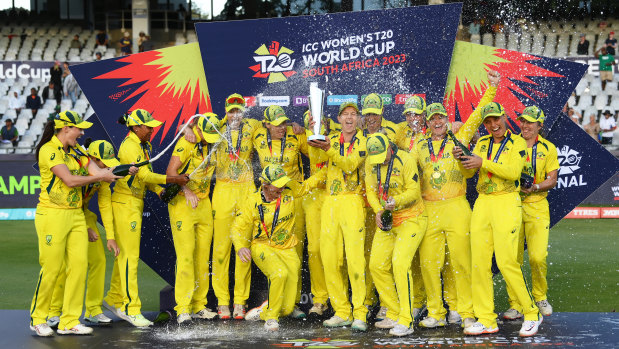 Meg Lanning lifts the ICC Women’s T20 World Cup – again.