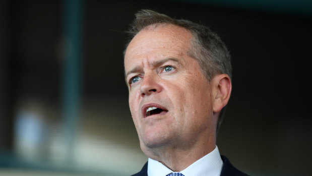 Bill Shorten says he will tear up the government's wages submission if elected.
