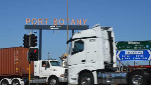 Workers at Port Botany have lost their Christmas bonuses. 