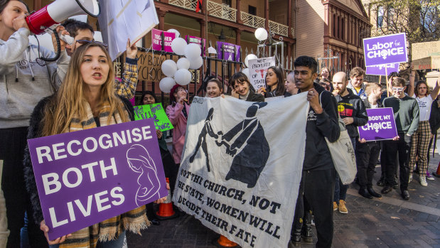 Supporters and opponents of the bill to decriminalise abortion rallied outside NSW Parliament during the week.