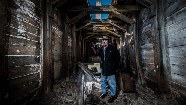 Brian Dumbrell visited the Lake George Mines at Captains Flat where he used to be an underground train driver. 