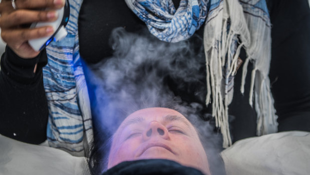 In the cryofacial nitrogen is gently blown over the face. 