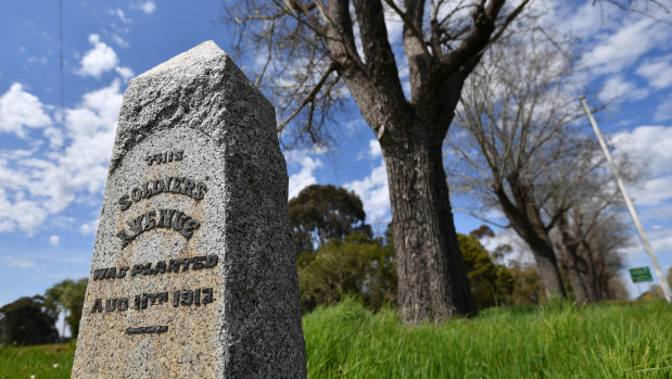 The cairn at the start of Digby's Avenue of Honour.