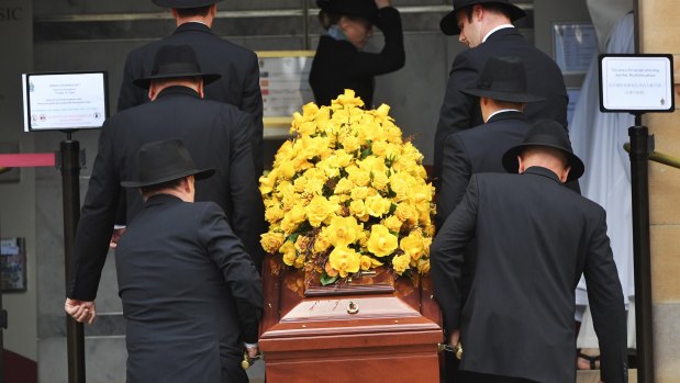Willesee's coffin was covered in yellow roses and placed next to a photo portrait of the famed journalist. 
