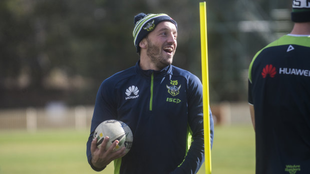 Raiders coach Ricky Stuart urges Josh Hodgson not to fit "15 rounds into 20 minutes".