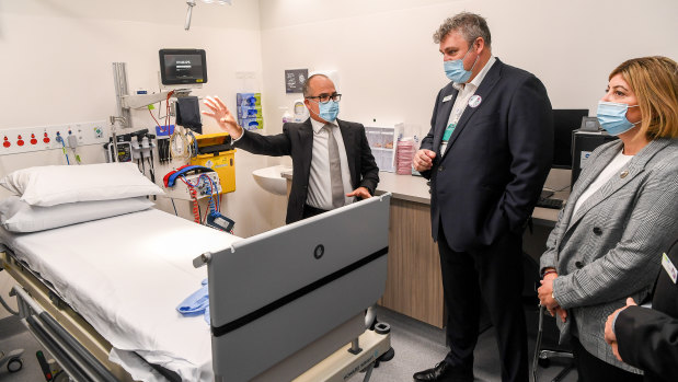Western Health chief executive Russell Harrison (centre) and politicians on a tour of Sunshine Hospital in 2021. 