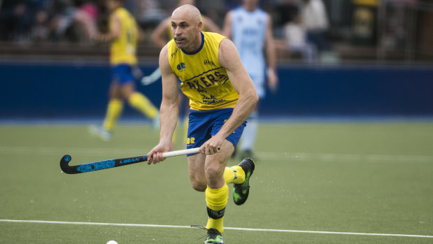 Kookaburras great Glenn Turner playing for the Canberra Lakers.