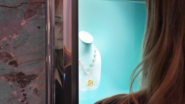 Lady Gaga S Oscars Necklace Makes Surprise Trip To Australia