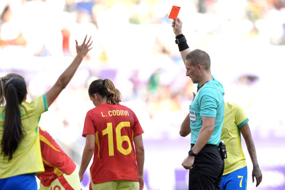 Referee Espen Eskas shows Marta a red card.