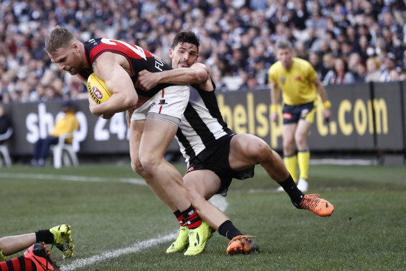 Scott Pendlebury tackles Jake Stringer.