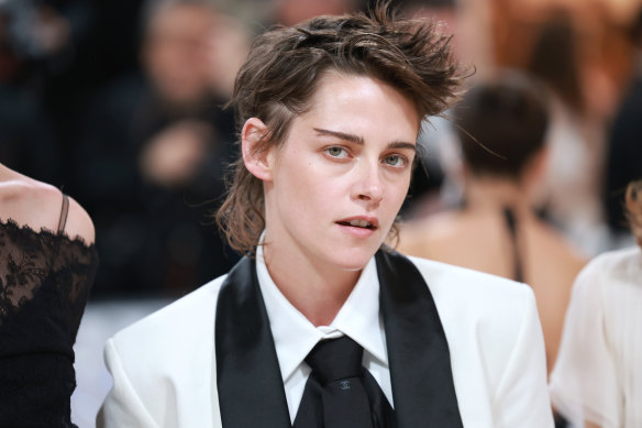 “Kristen Stewart’s cut is extreme, but there are ways to adapt it by closing the gap between the top and bottom,” says British hairstylist Andreas Wild.