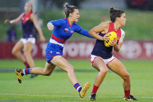 Libby Birch in action against her former team last Friday night.