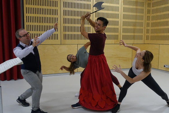 Conductor Matthew Toogood (left) rehearses Alice’s Adventures in Wonderland with Angelique Tot, Daniel Szesiong Todd and
and Jessica Mills.