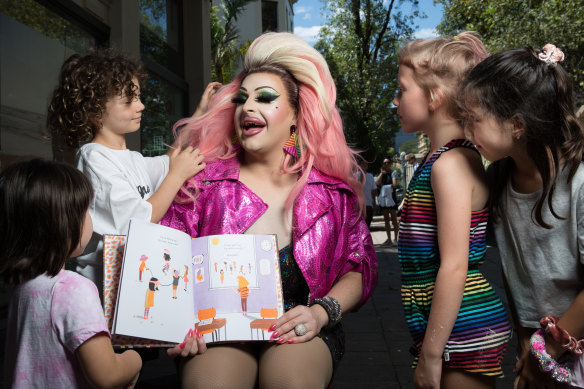Drag queen Hannah Conda trying to read to, from left, Lilah Nugent, Inara Russell, Nell Tordoff, and Ava Nugent.