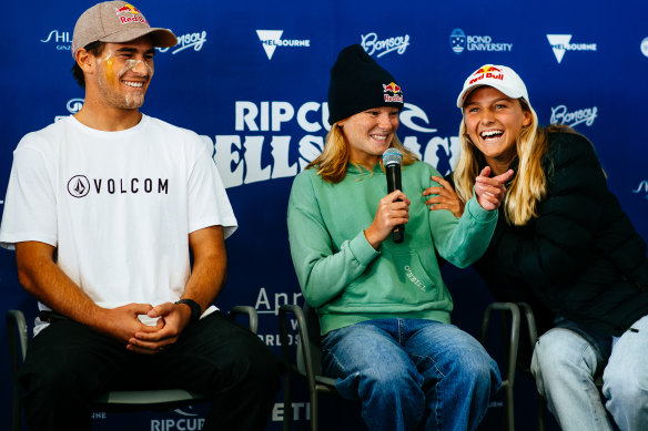 Jack Robinson, Caitlin Simmers (USA) and Molly Picklum at Bells Beach.