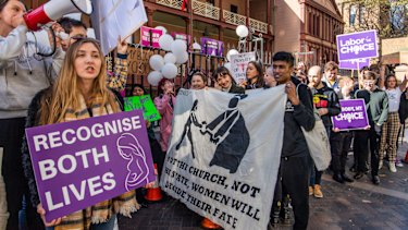 Supporters and opponents of the bill to decriminalise abortion rallied outside NSW Parliament during the week.