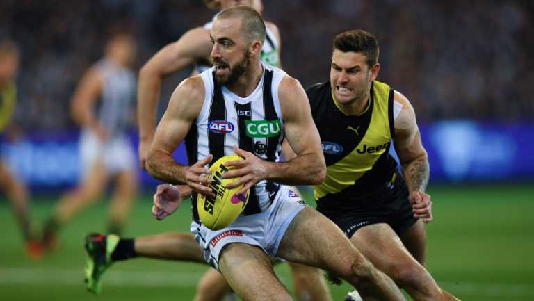 Steele Sidebottom evades Richmond's Jack Graham.