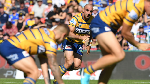 From the front: Tim Mannah prepares to recieve the football in round one.